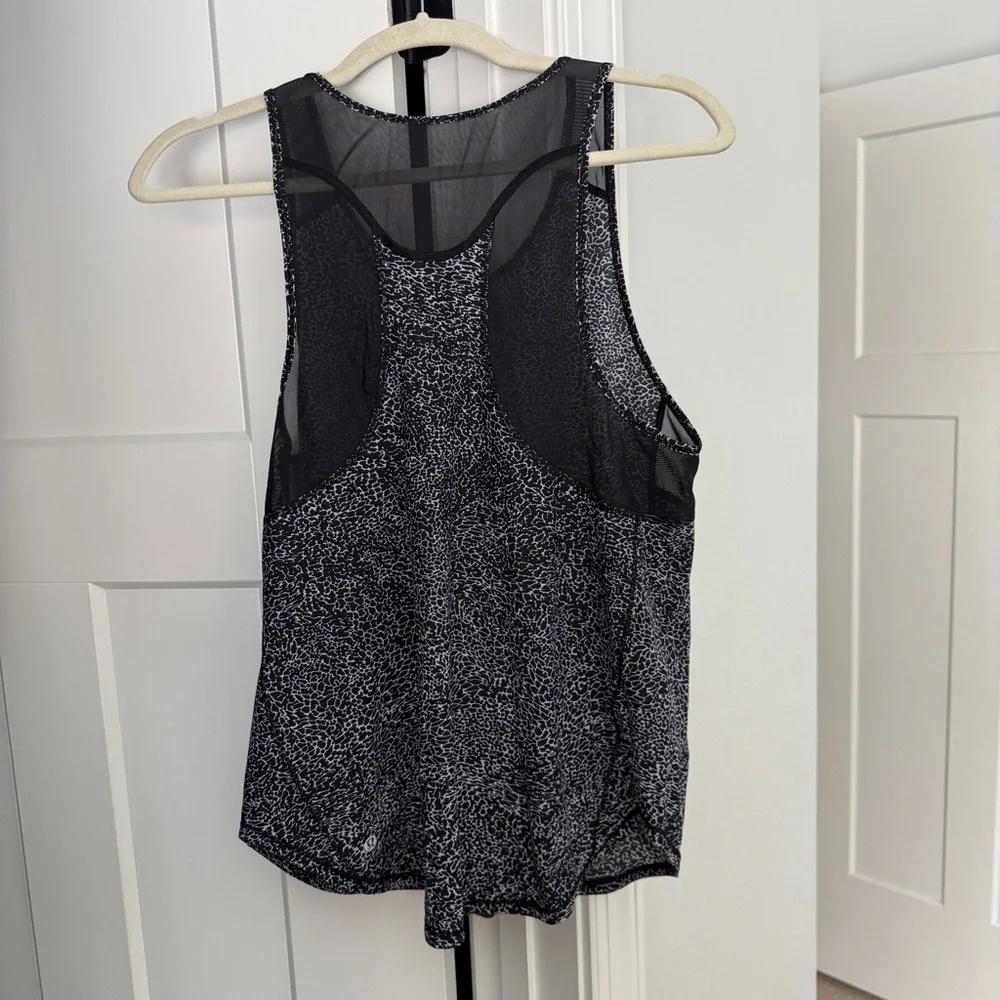 Lululemon Black White sculpt II Tank‎ Top Sleeveless Stretch night view